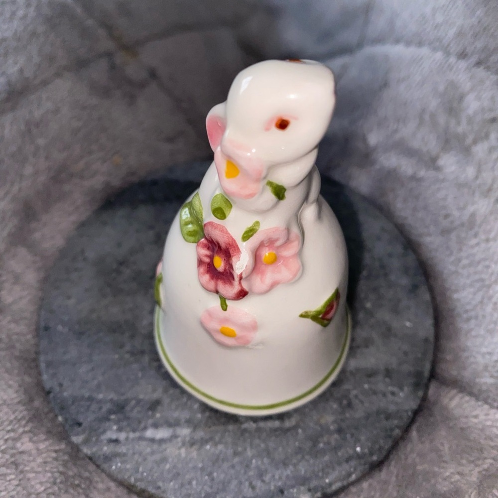 Vintage 1984 Avon Bunny Bell Figurine Easter‎ Springtime Decor Weiss Brazil
